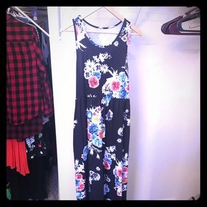 Maxi dress with pockets